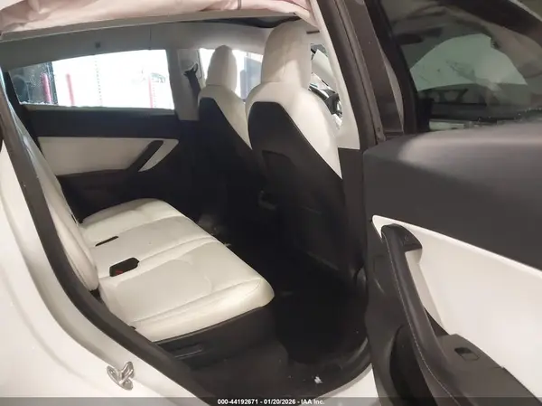 5YJYGAEEXMF186940 2021 TESLA MODEL Y - Image 8