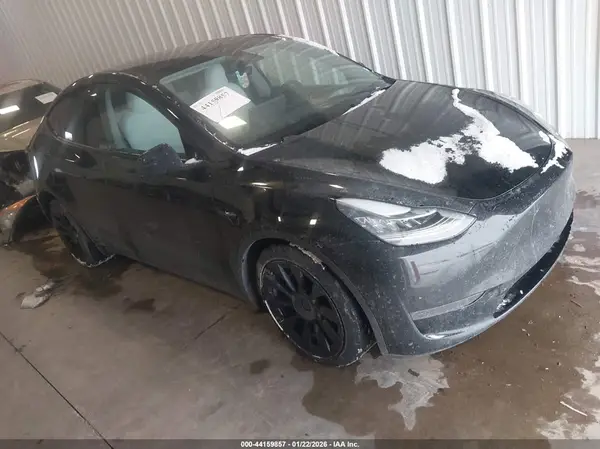 5YJYGAEEXMF294734 2021 TESLA MODEL Y - Image 1