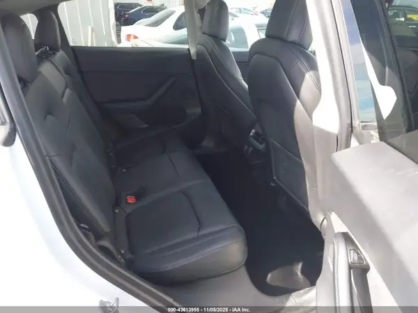 5YJYGDED0MF103010 2021 TESLA MODEL Y - Image 8