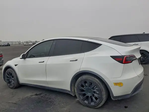 5YJYGDED0MF103735 2021 TESLA MODEL Y - Image 2