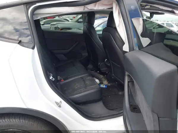 5YJYGDED0MF105923 2021 TESLA MODEL Y - Image 8