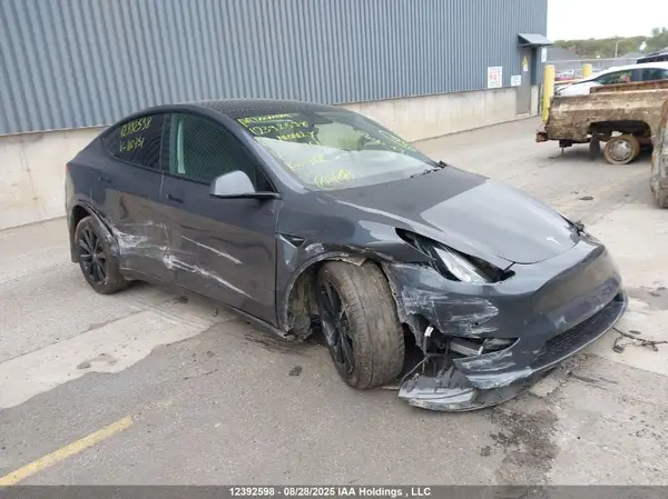 5YJYGDED0MF110751 2021 TESLA MODEL Y - Image 1