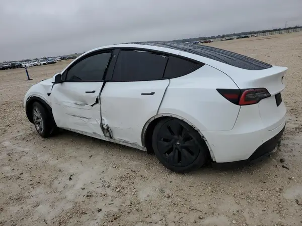 5YJYGDED0MF111320 2021 TESLA MODEL Y - Image 2