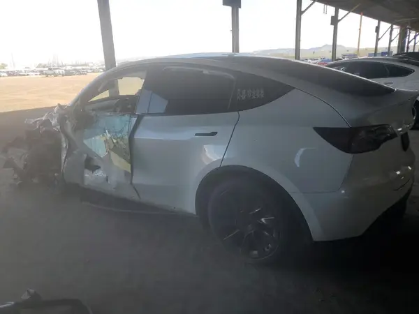 5YJYGDED0MF132572 2021 TESLA MODEL Y - Image 2