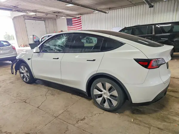 5YJYGDED1MF109558 2021 TESLA MODEL Y - Image 2