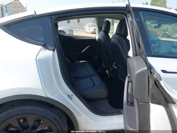5YJYGDED2MF105910 2021 TESLA MODEL Y - Image 8
