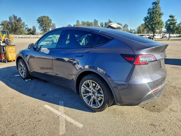 5YJYGDED3MF113952 2021 TESLA MODEL Y - Image 2