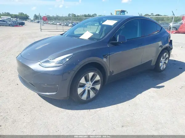 5YJYGDED4MF109389 2021 TESLA MODEL Y - Image 2