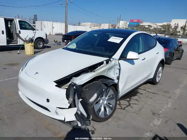 5YJYGDED4MF110400 2021 TESLA MODEL Y - Image 2