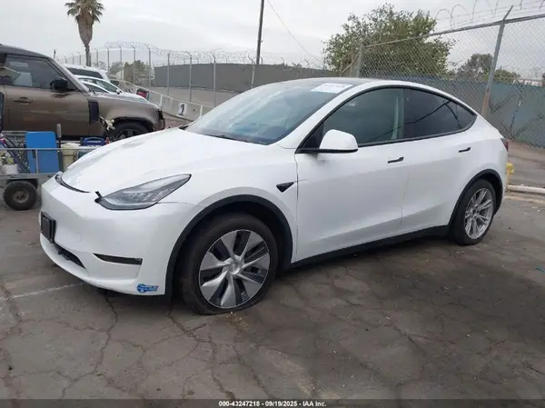 5YJYGDED4MF110705 2021 TESLA MODEL Y - Image 2