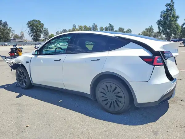 5YJYGDED5MF105920 2021 TESLA MODEL Y - Image 2