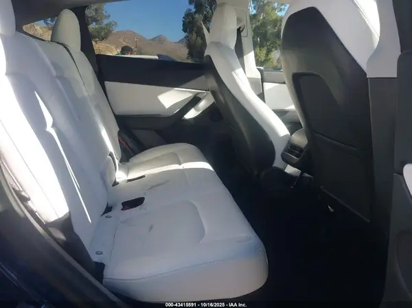 5YJYGDED5MF113905 2021 TESLA MODEL Y - Image 8