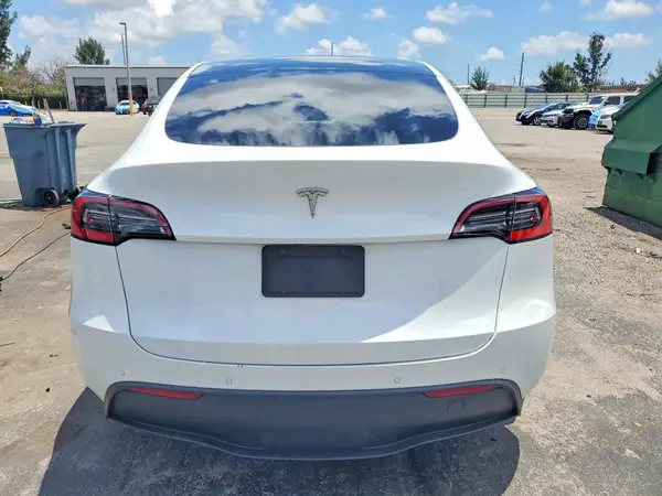 2021 TESLA MODEL Y auction photo 6