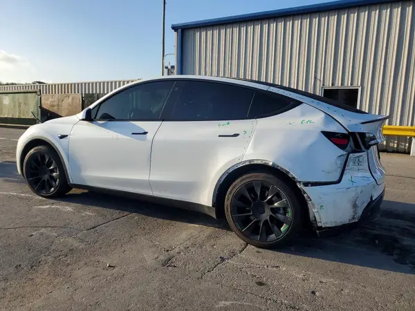 5YJYGDED6MF122631 2021 TESLA MODEL Y - Image 2