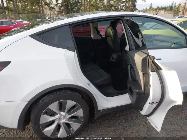 5YJYGDED7MF111122 2021 TESLA MODEL Y - Image 8