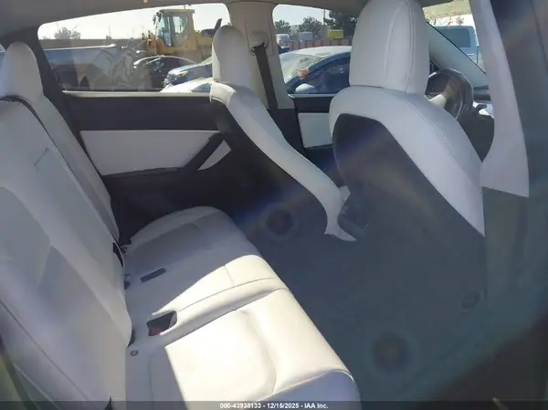 5YJYGDED7MF118071 2021 TESLA MODEL Y - Image 8