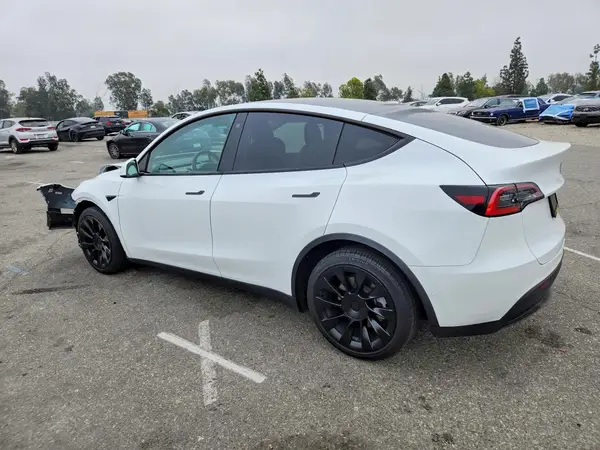 5YJYGDED7MF125909 2021 TESLA MODEL Y - Image 2
