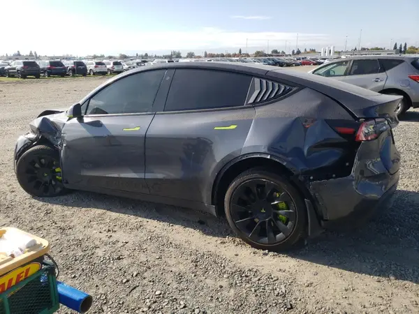 5YJYGDED7MF126557 2021 TESLA MODEL Y - Image 2