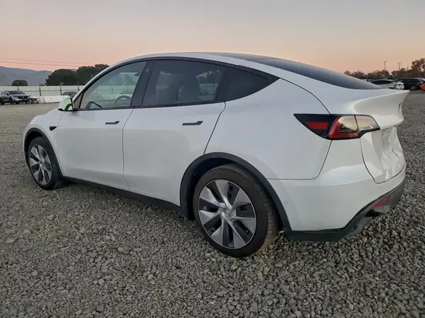 5YJYGDED7MF162975 2021 TESLA MODEL Y - Image 2