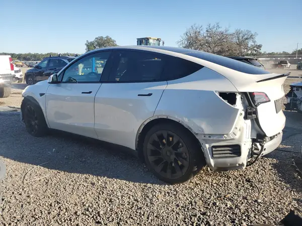 5YJYGDED8MF105944 2021 TESLA MODEL Y - Image 2