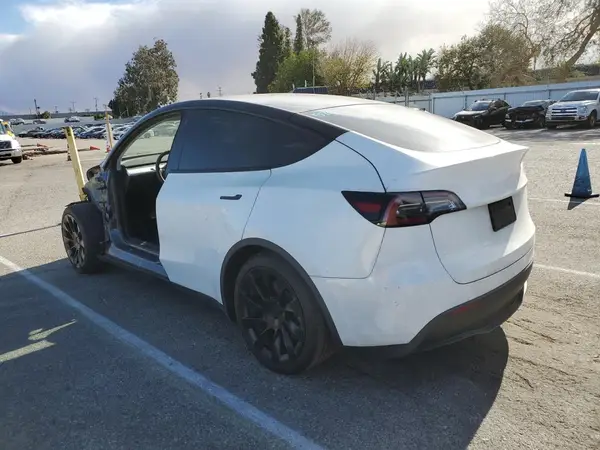 5YJYGDED8MF163004 2021 TESLA MODEL Y - Image 2