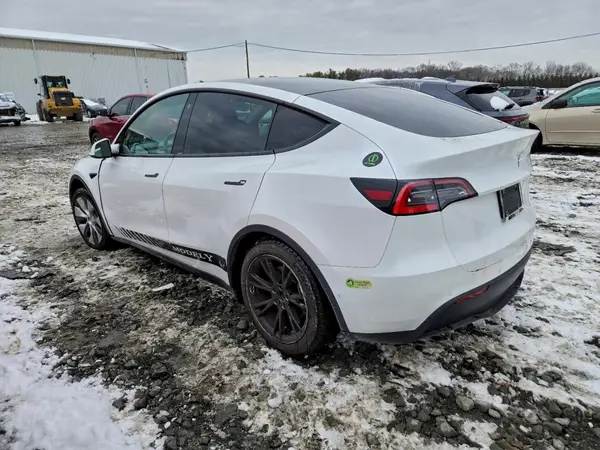 5YJYGDED9MF107007 2021 TESLA MODEL Y - Image 2