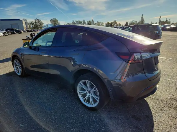 5YJYGDED9MF107766 2021 TESLA MODEL Y - Image 2