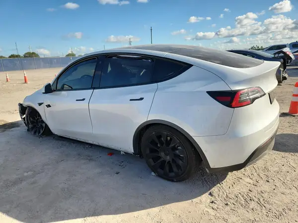 5YJYGDED9MF121926 2021 TESLA MODEL Y - Image 2