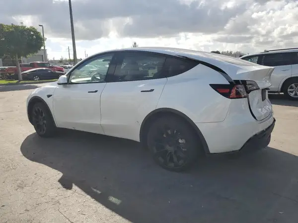 5YJYGDEDXMF103452 2021 TESLA MODEL Y - Image 2