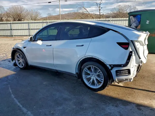 5YJYGDEE0LF017798 2020 TESLA MODEL Y - Image 2