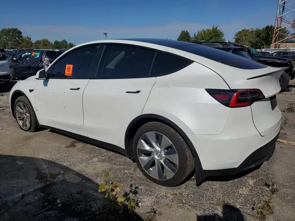 5YJYGDEE0MF063097 2021 TESLA MODEL Y - Image 2