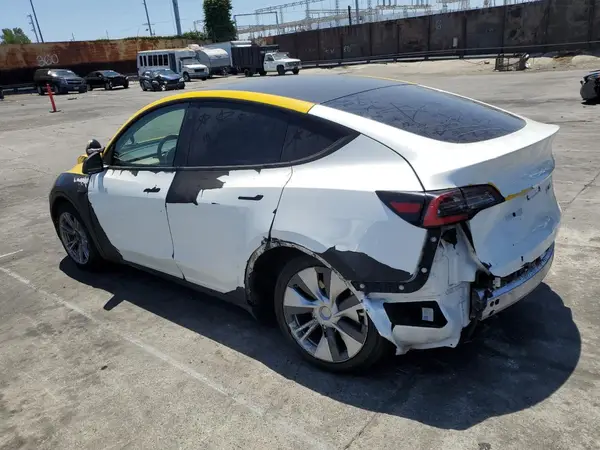 5YJYGDEE0MF073631 2021 TESLA MODEL Y - Image 2