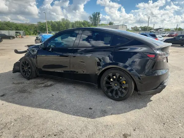 5YJYGDEE0MF076576 2021 TESLA MODEL Y - Image 2