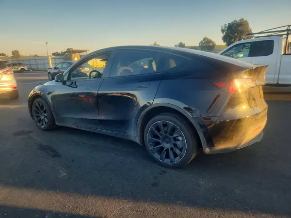 5YJYGDEE0MF093118 2021 TESLA MODEL Y - Image 2