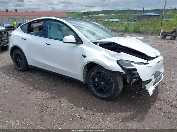 5YJYGDEE0MF144777 2021 TESLA MODEL Y - Image 1