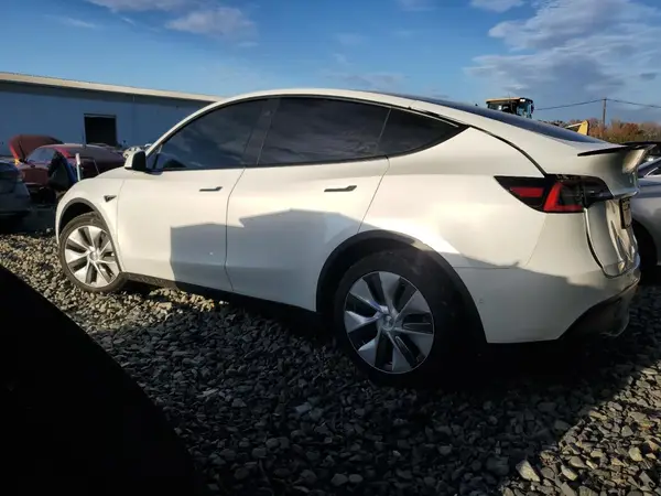 5YJYGDEE0MF185913 2021 TESLA MODEL Y - Image 2