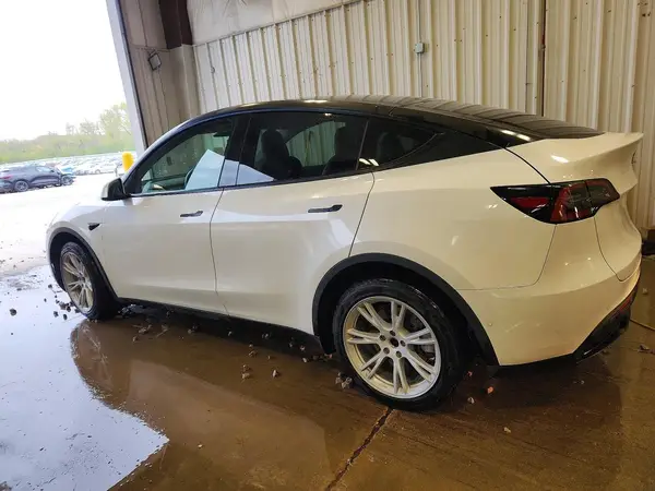 5YJYGDEE0MF190416 2021 TESLA MODEL Y - Image 2