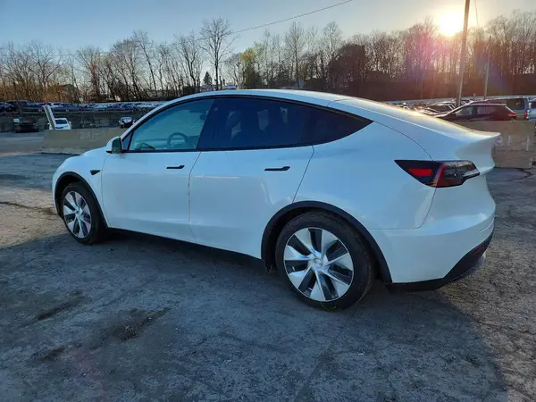 5YJYGDEE0MF208770 2021 TESLA MODEL Y - Image 2