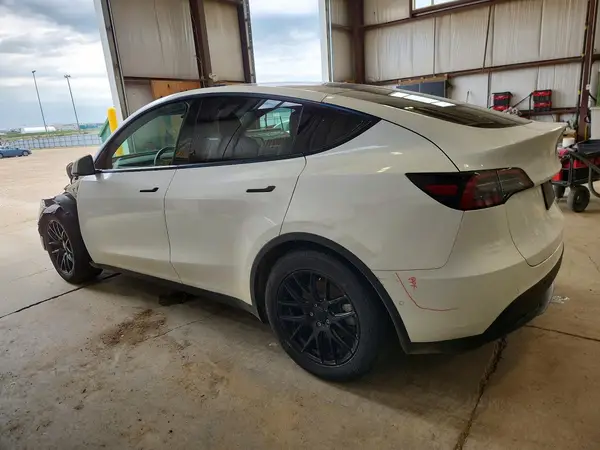 5YJYGDEE0MF210857 2021 TESLA MODEL Y - Image 2