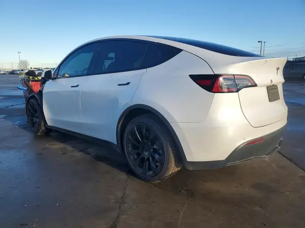 5YJYGDEE0MF216903 2021 TESLA MODEL Y - Image 2