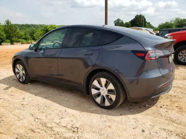 5YJYGDEE0MF263137 2021 TESLA MODEL Y - Image 2