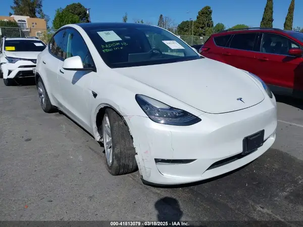5YJYGDEE0MF277197 2021 TESLA MODEL Y - Image 1