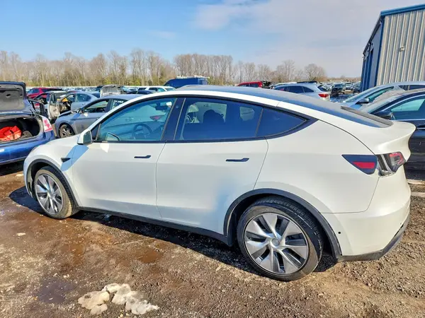 5YJYGDEE0MF294601 2021 TESLA MODEL Y - Image 2