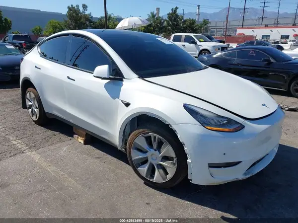 5YJYGDEE0MF303779 2021 TESLA MODEL Y - Image 1