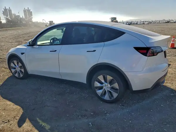 5YJYGDEE1LF014666 2020 TESLA MODEL Y - Image 2