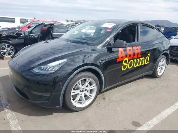 5YJYGDEE1LF018426 2020 TESLA MODEL Y - Image 2