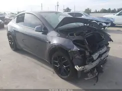 5YJYGDEE1LF041592 2020 TESLA MODEL Y