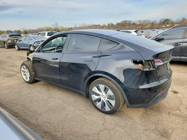 5YJYGDEE1MF077123 2021 TESLA MODEL Y - Image 2