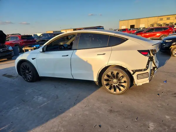 5YJYGDEE1MF077560 2021 TESLA MODEL Y - Image 2