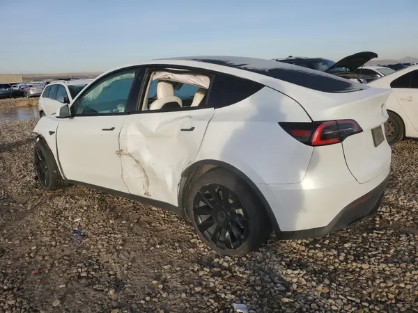 5YJYGDEE1MF100366 2021 TESLA MODEL Y - Image 2